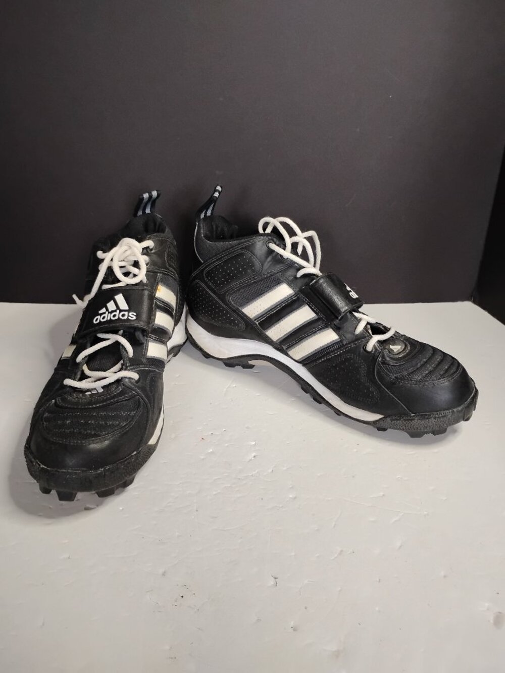 Adidas Women's Size 11.5 Soccer Cleats Tri-Stripe Sides